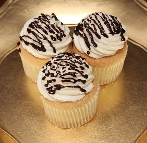 CC-007 Display Gold whipped cream Cupcake